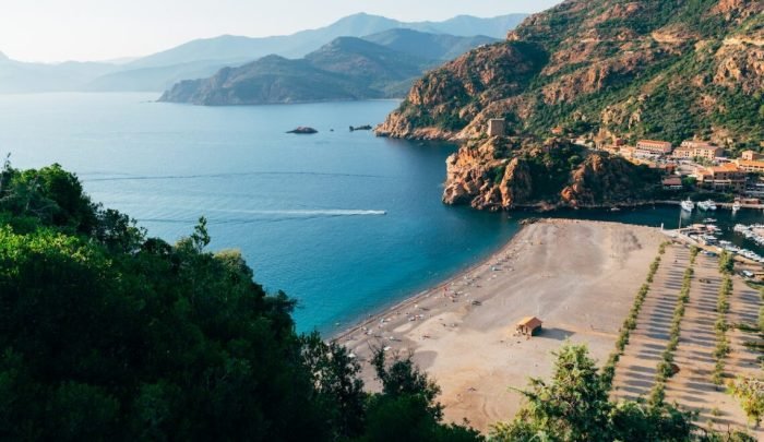 Écart entre corse et le continent